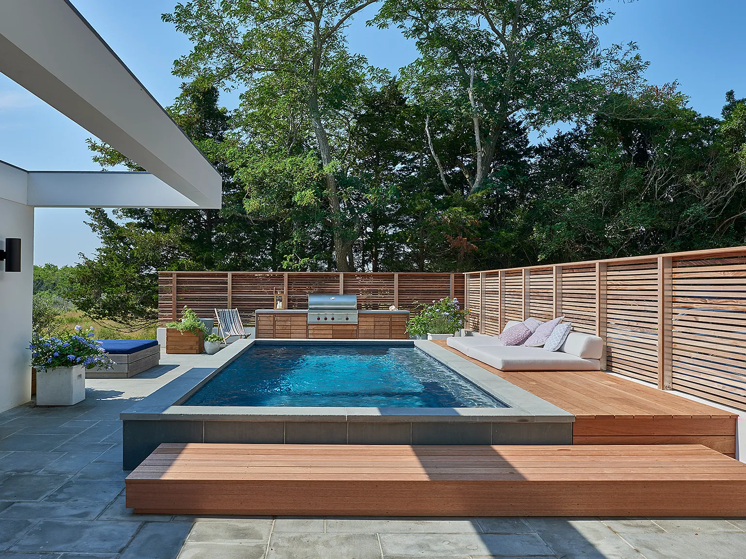 Designer Owned Modernist Waterfront — Photo 4