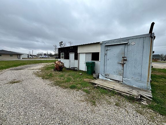 4th image of 2308 Maplewood Dr