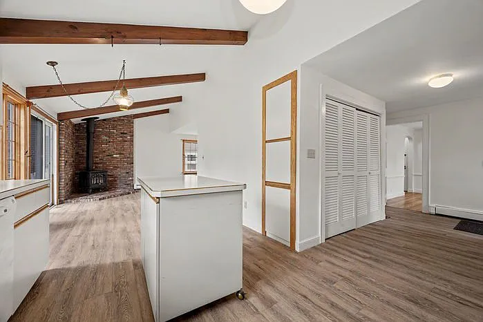 3 bed, 2.0 bath, $4,100 — Photo 3