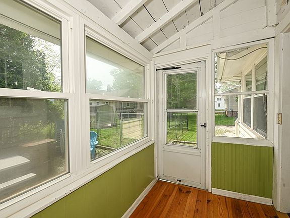2nd image of 50 Bungalow Bay Blvd