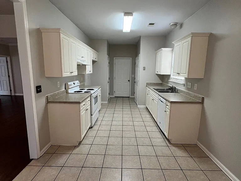 1274 Pebble Creek Cir — Photo 32