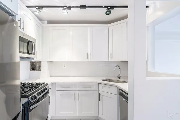 Rented by Hecht Group | media 19