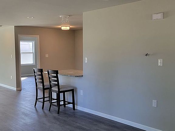 4th image of 72 Townsend Ave
