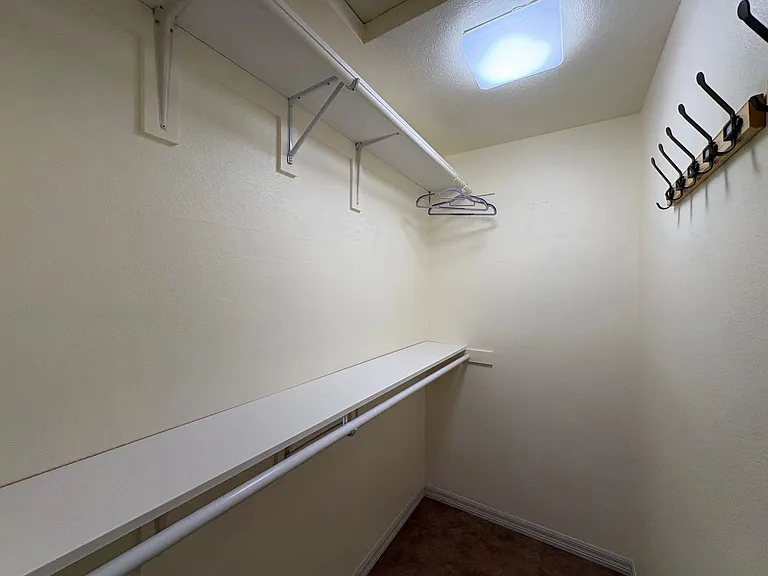 2104 N Mammoth Pl — Photo 21