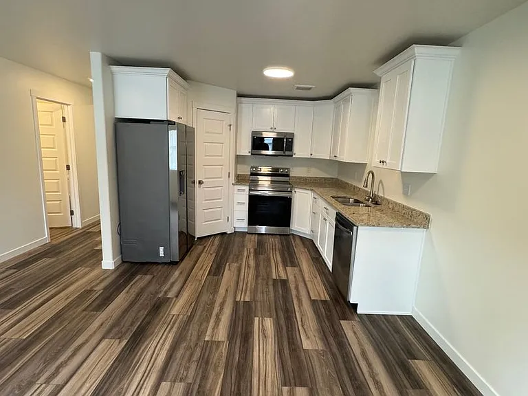 845 Golden Bear Ln — Photo 3