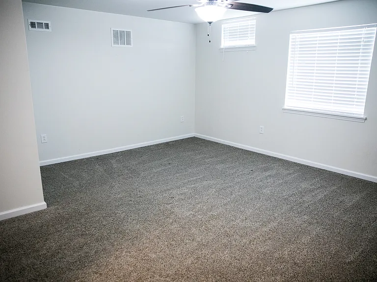 1004 Stillwater Dr — Photo 32