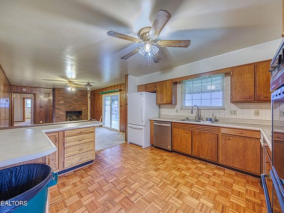 5th image of 421 Lupine Dr