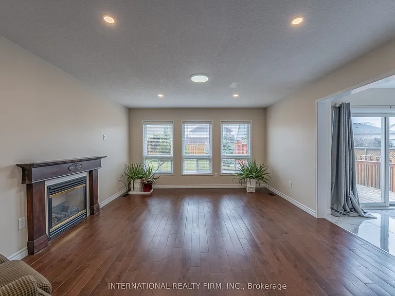 102 Hunter Way — Photo 6