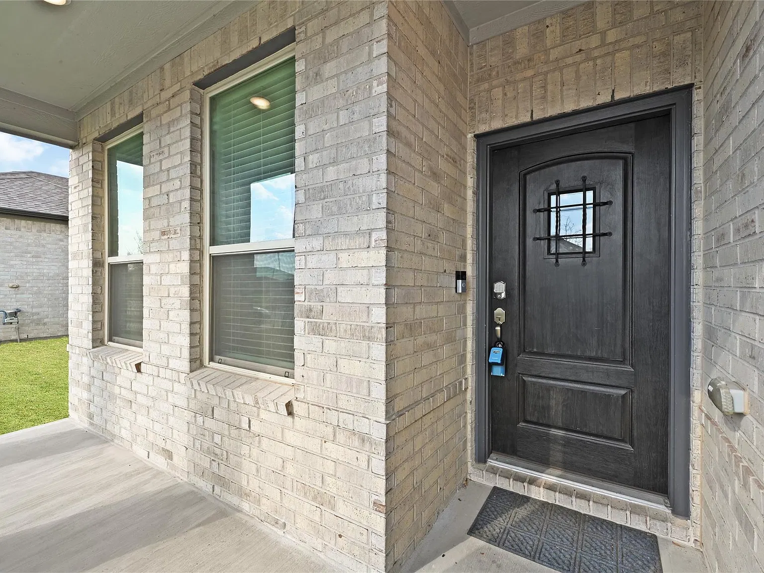 5 bed, 3.0 bath, 2571 sqft, $3,000 — Photo 3