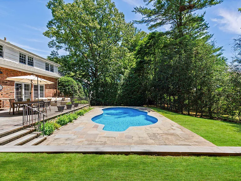 56 Sycamore Rd — Photo 32