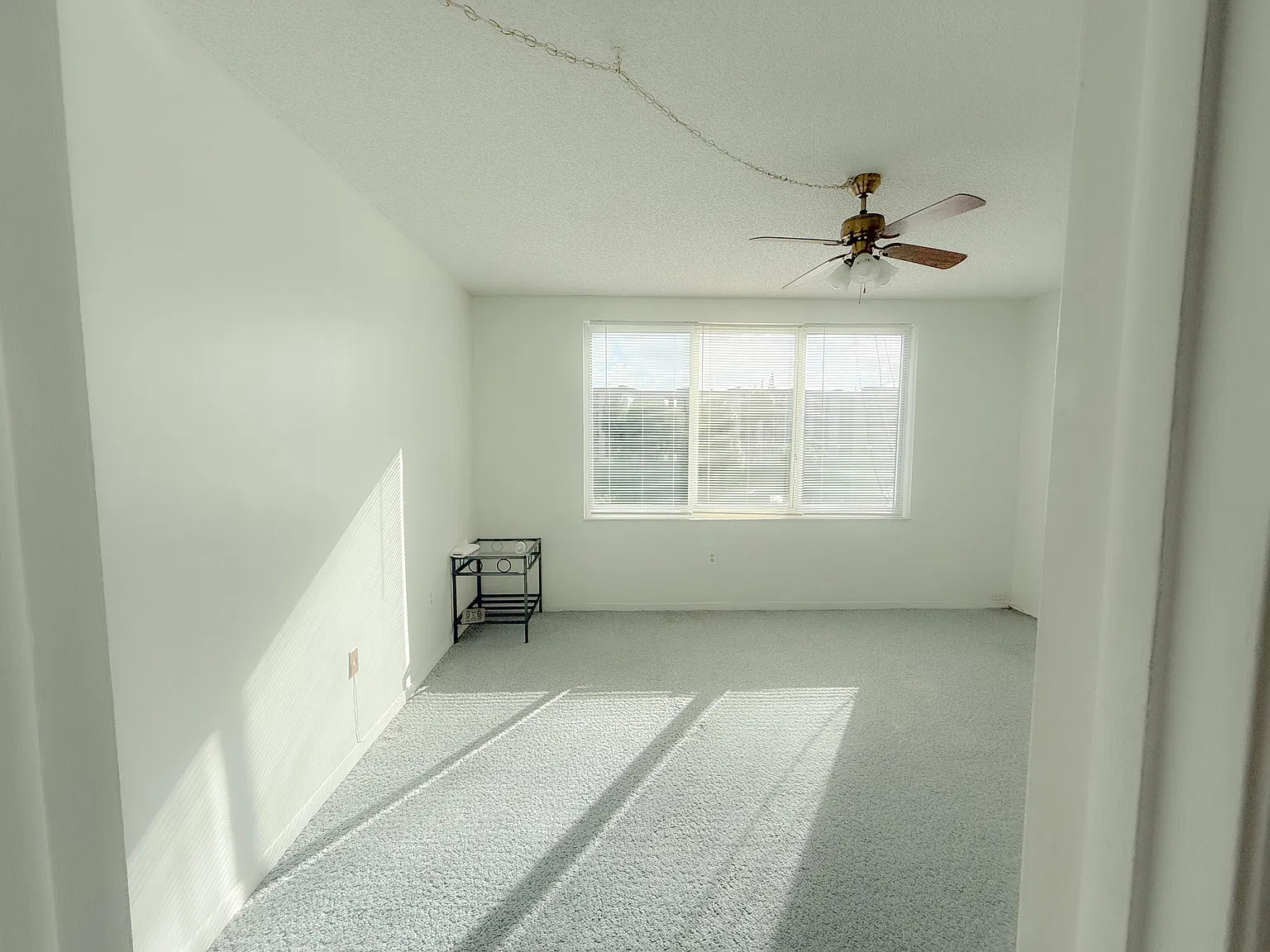 1 bed, 1.0 bath, 1090 sqft, $800 — Photo 2