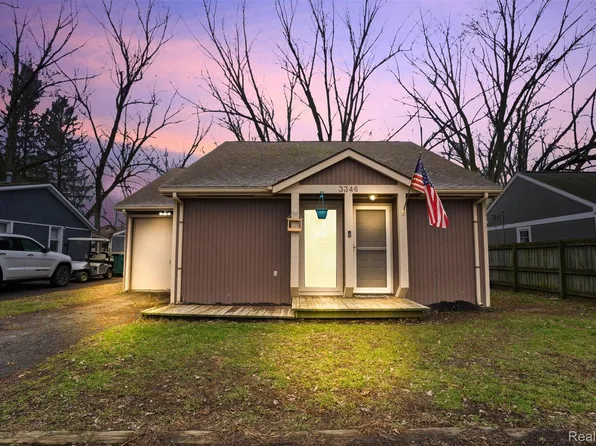 3346 Royal Blvd, Commerce Township, MI 48382