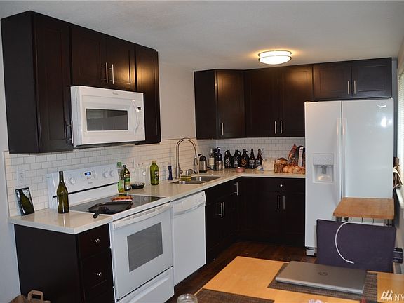Lower unit kitchen