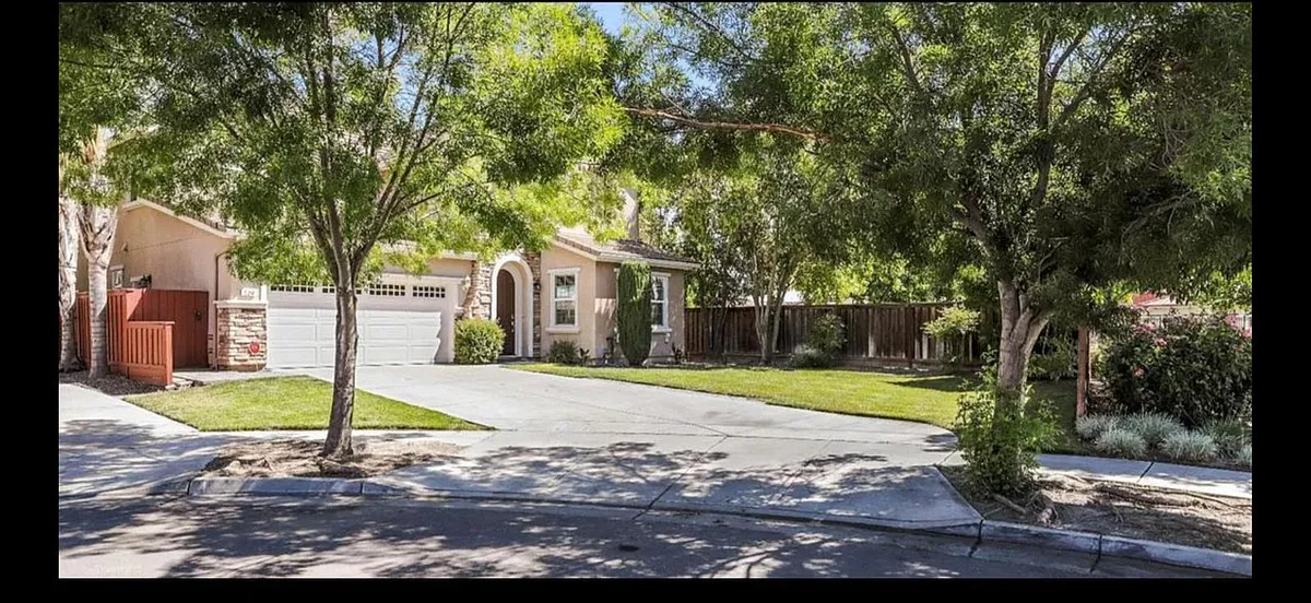 Building Photo - 529 Bramblewood Ave