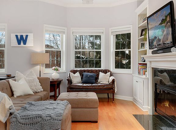 4th image of 3630 N Damen Ave #3S
