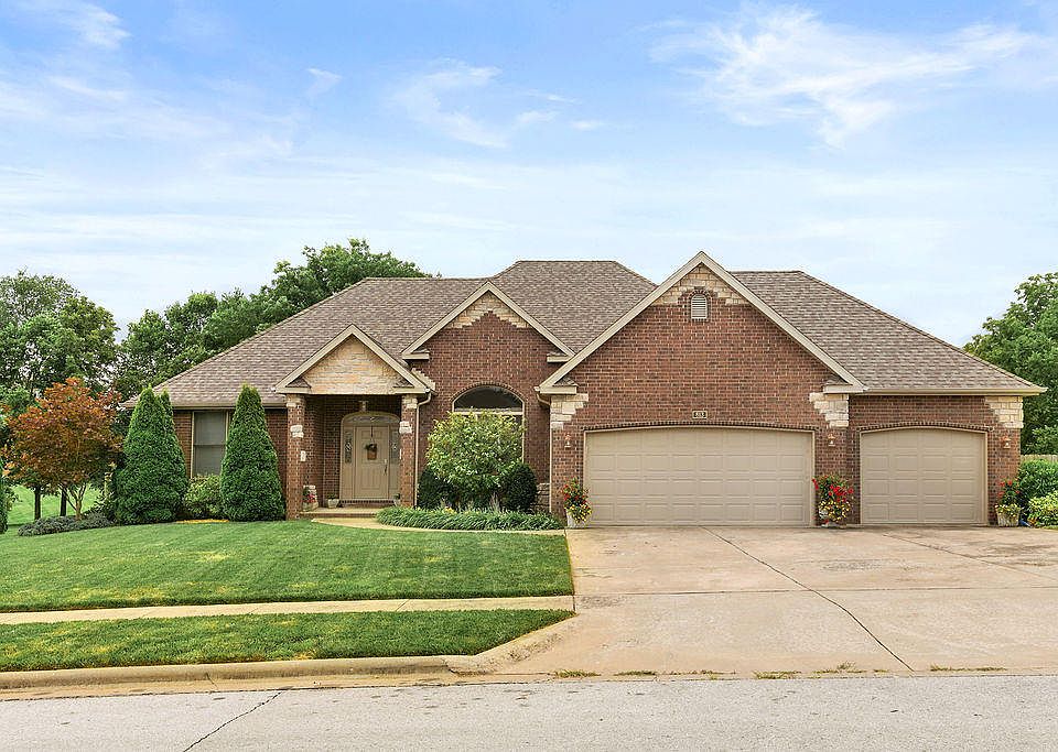 1st image of 813 S Shuyler Ln
