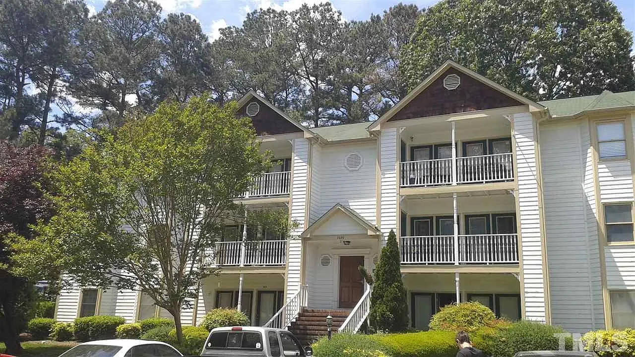 2 bed, 2.0 bath, 1012 sqft, $1,350 — Photo 2