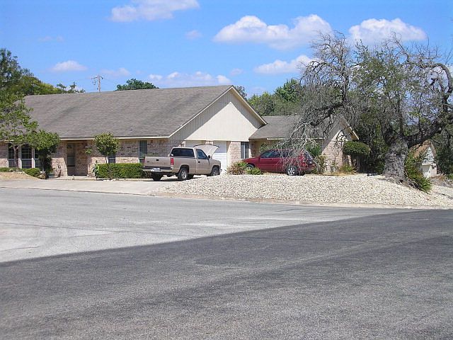 2nd image of 401 Meadow Ridge Dr