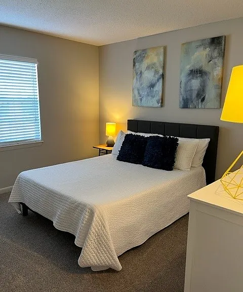 Country Club Apartments — Photo 17