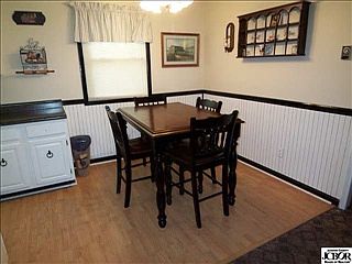4th image of 100 Arthur Dr