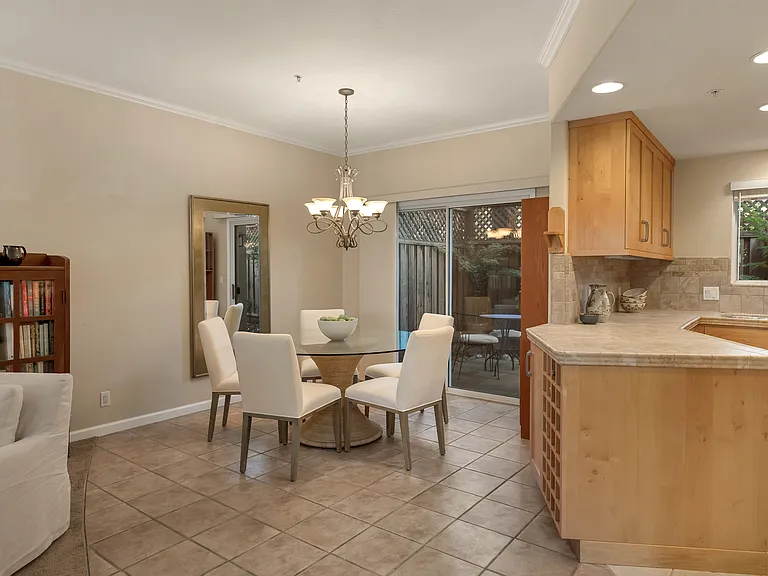 935 W Spain St #L — Photo 6