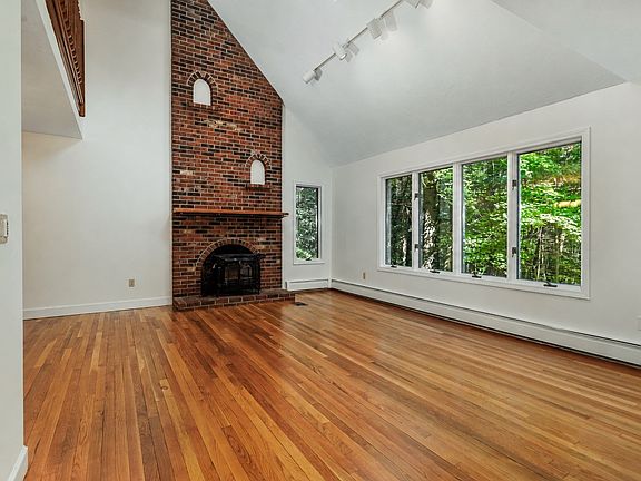 2nd image of 3 Sargent Rd