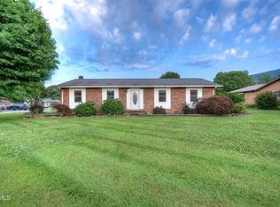 129 Camelot Ct, Elizabethton, TN 37643