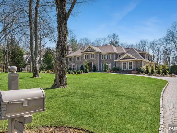 2 Alford Dr, Saddle River, NJ 07458