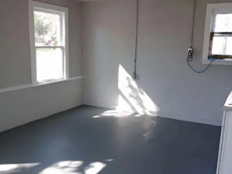 111 SW 3rd St — Photo 3