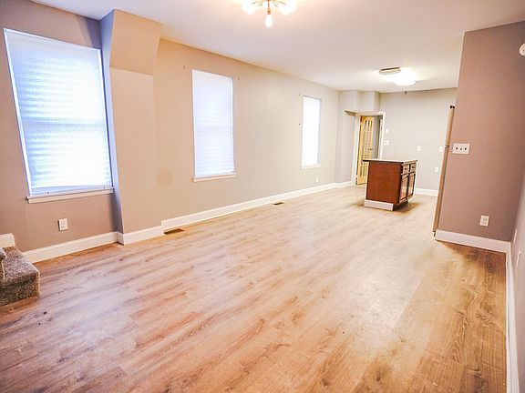Open floor dining and kitchen