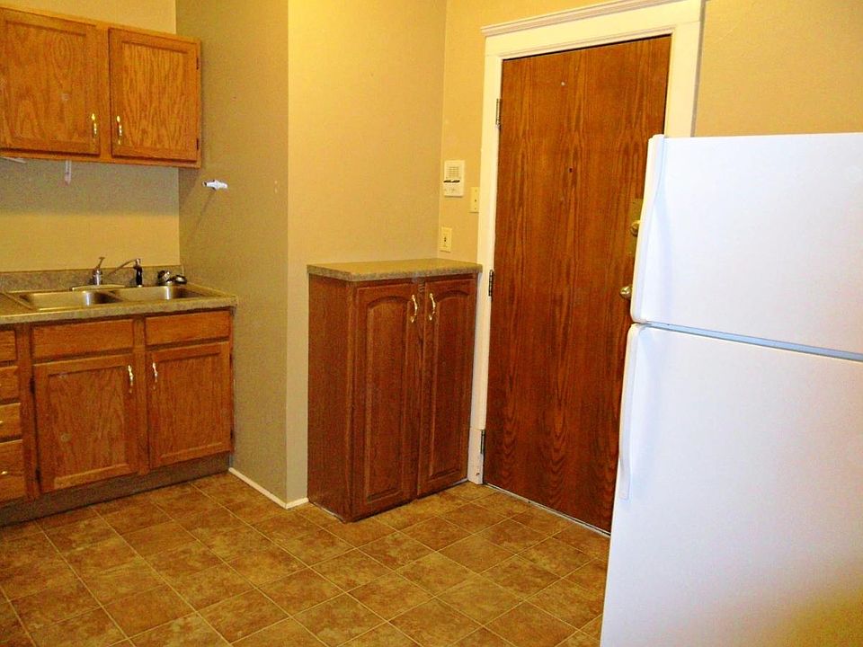 2nd image of 227 1/2 W 9th St APT 2