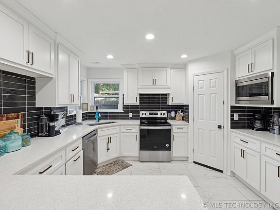 3rd image of 4108 S Juniper Ave