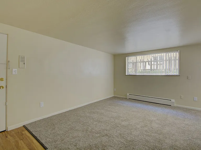 4720 E 8th Ave — Photo 6