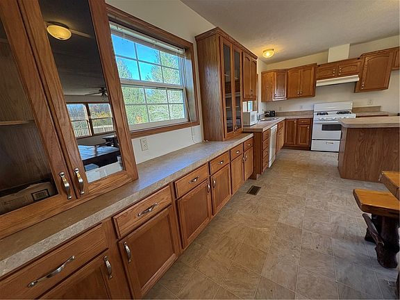 4th image of 138 Countryside Rd