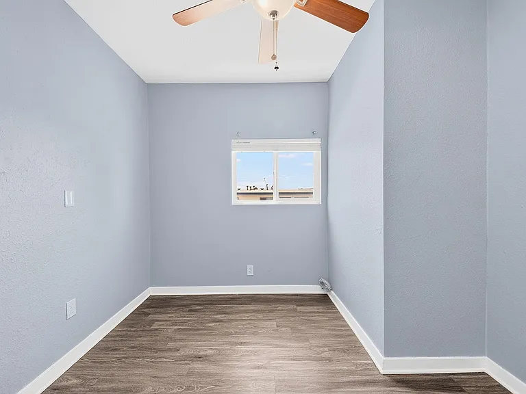 2212 Myrtle Avenue — Photo 16