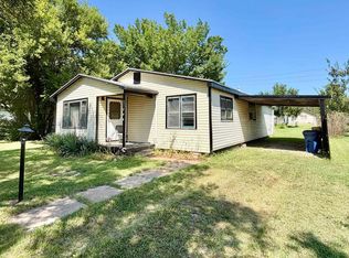 708 N School St, Eureka, KS 67045