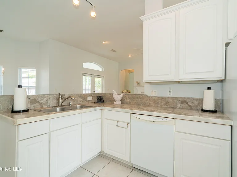 24 Pelican Cove Ln — Photo 14