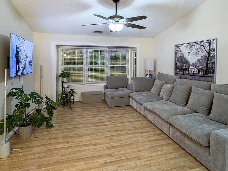 48 Chamberlin Ct — Photo 2