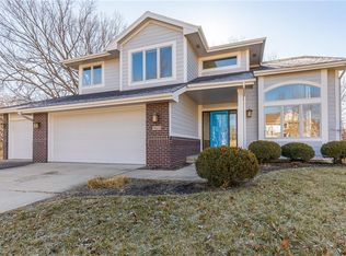 9020 Timberwood Dr, Johnston, IA 50131