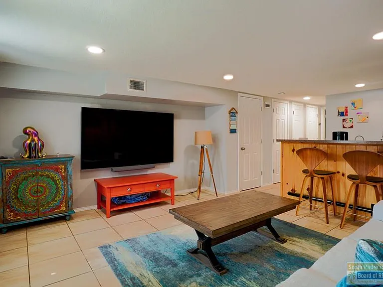 122 E Verna Jean Dr — Photo 5