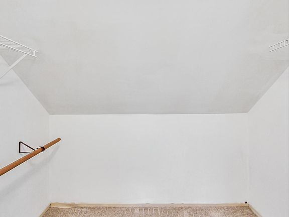 3rd image of 927 N Fernandez Ave