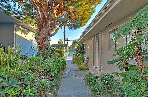 3rd image of 5117 W 58th Pl