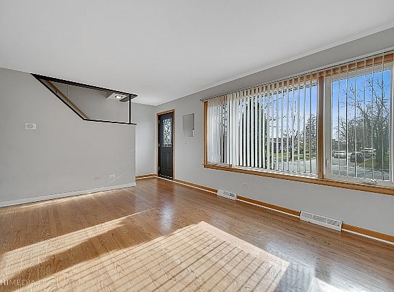 4th image of 5220 Oak Center Dr
