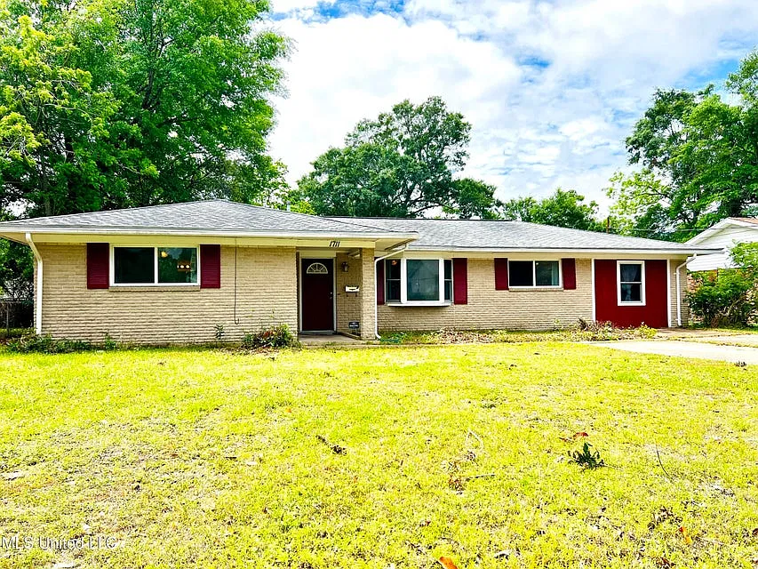 1711 James Madison Dr