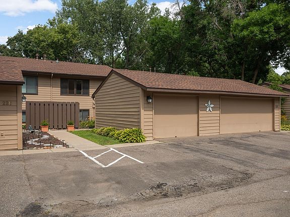 2nd image of 219 W Eagle Lake Dr