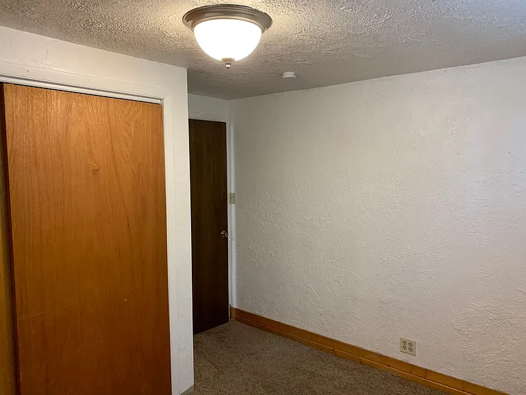 1422 W Oak St — Photo 20
