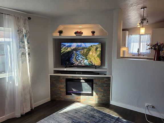 4th image of 612 N Cascade Dr Unit 8