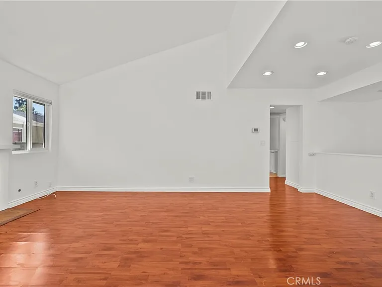 22117 Burbank Blvd #5 — Photo 12