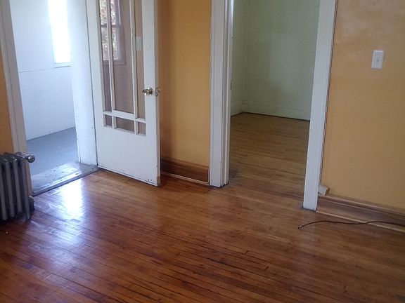 2nd image of 3809 Alder St
