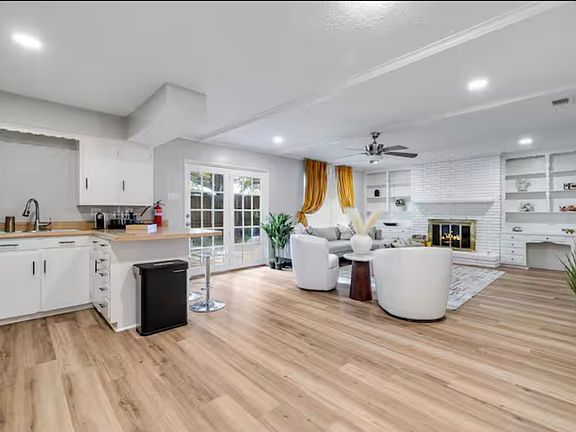 3rd image of 9005 Villa Park Cir